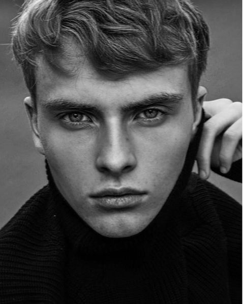 Drake Holyoak Signs with Maverick Artists Agency