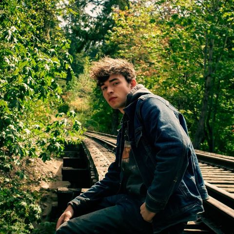 Dustin Davis Signs with Fran Blain & Associates