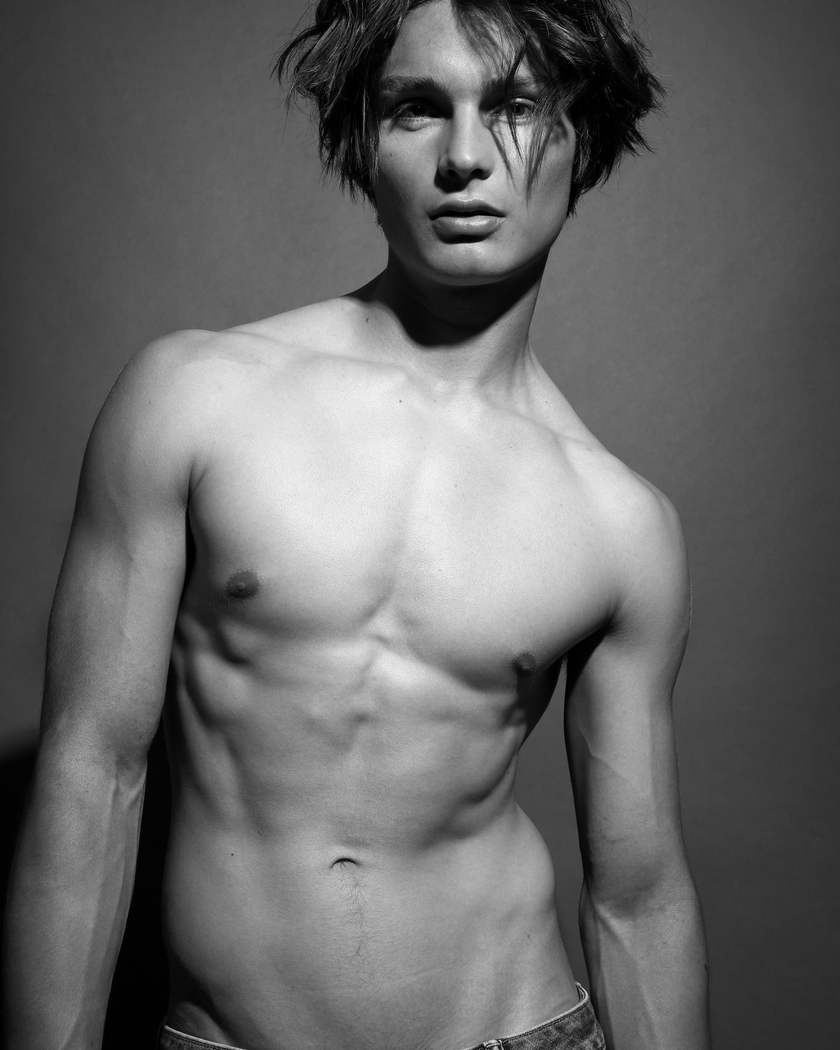 Thiago Ausland